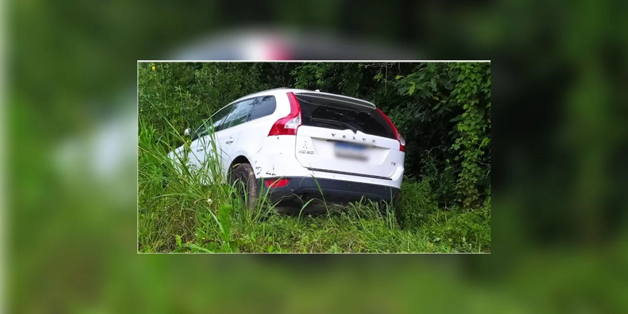Carro roubado é encontrado abandonado nos Pinheirinhos, em PG