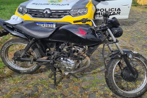 PM recupera motocicleta furtada após perseguição em PG