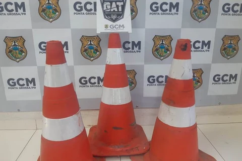 Dupla é detida após furtar cones de sinalização no centro de PG