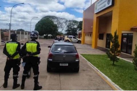 Carro com mais de R$ 165 mil em multas é apreendido no Paraná
