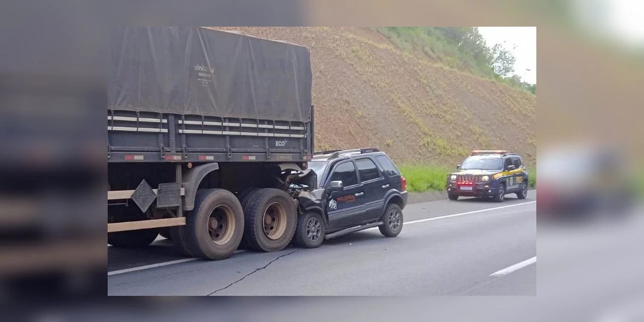 Motorista fica gravemente ferido após colidir com o automóvel na traseira de caminhão, em Tibagi
