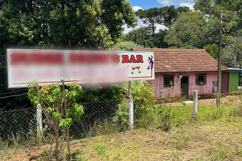 Pai e filho são presos acusados de exploração sexual e agressões em bar de Imbituva