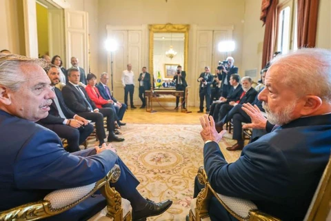 Lula segue hoje para o Uruguai, onde se reúne com Lacalle e Mujica