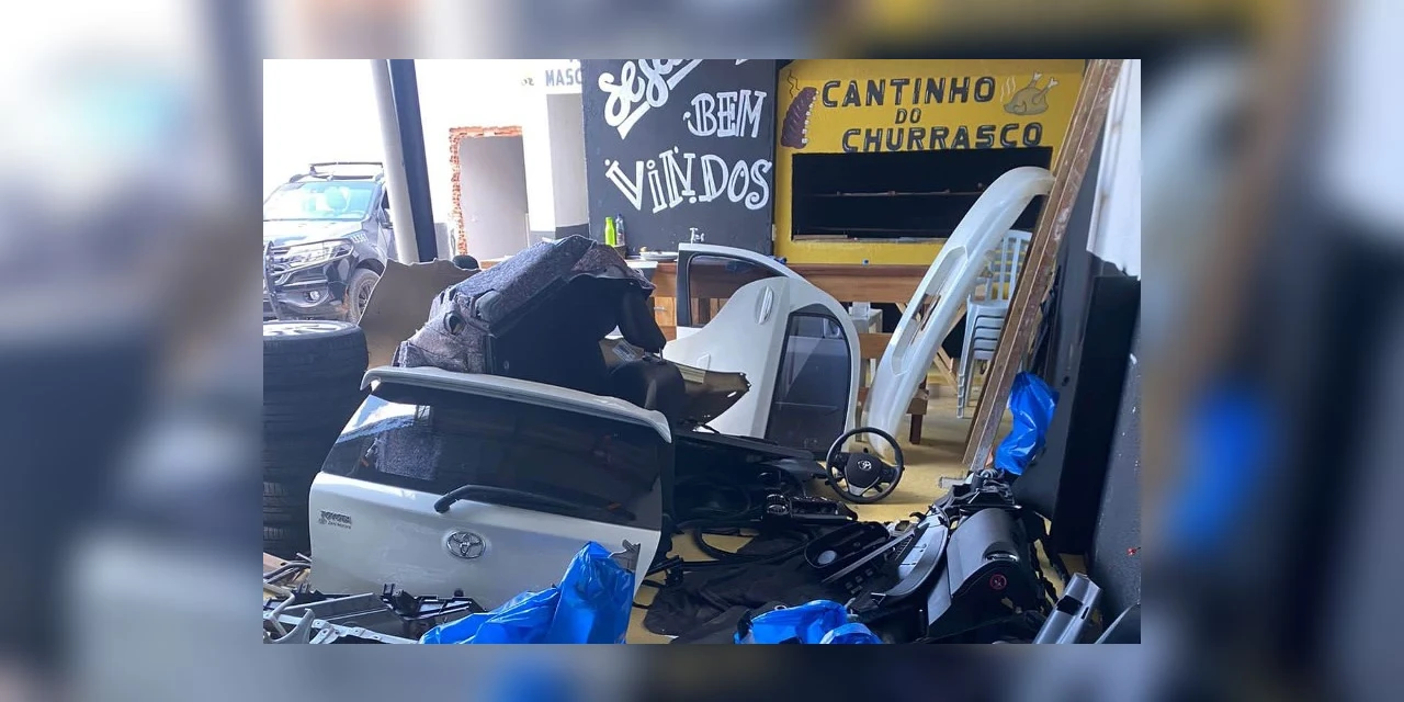 Polícia Militar prende quatro pessoas em barracão utilizado para desmanche de veículos