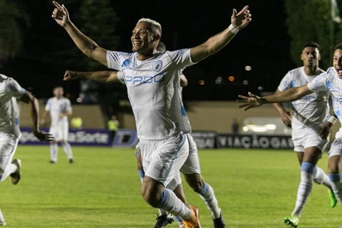 Em partida de viradas, Tubarão vence o Operário Ferroviário no Café