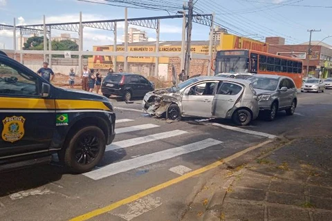 PRF realiza apreensão de drogas após receber denúncia de direção perigosa