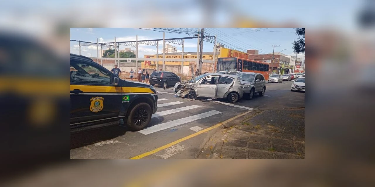 PRF realiza apreensão de drogas após receber denúncia de direção perigosa