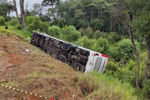 Acidente de ônibus deixa 07 mortos e 22 feridos em Fernandes Pinheiro