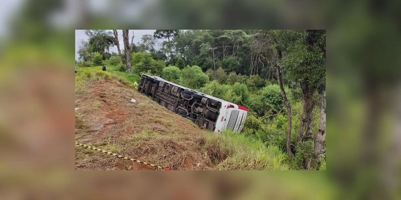 Acidente de ônibus deixa 07 mortos e 22 feridos em Fernandes Pinheiro