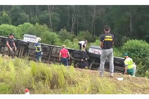 Mãe e filho argentinos estão entre as vitimas fatais de acidente com ônibus em Fernandes Pinheiro