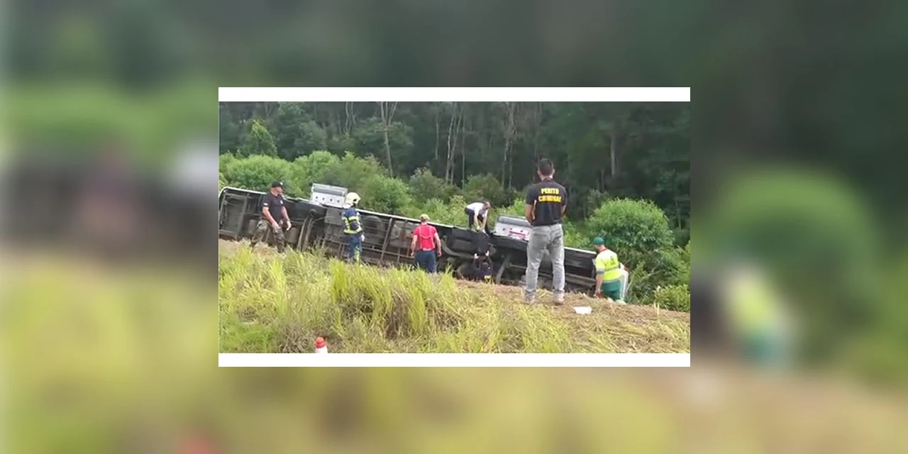 Mãe e filho argentinos estão entre as vitimas fatais de acidente com ônibus em Fernandes Pinheiro