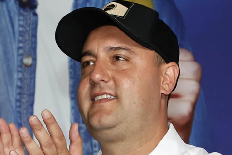 “Me justificar que estou de boné porque eu estava ficando careca”; diz Ratinho Jr