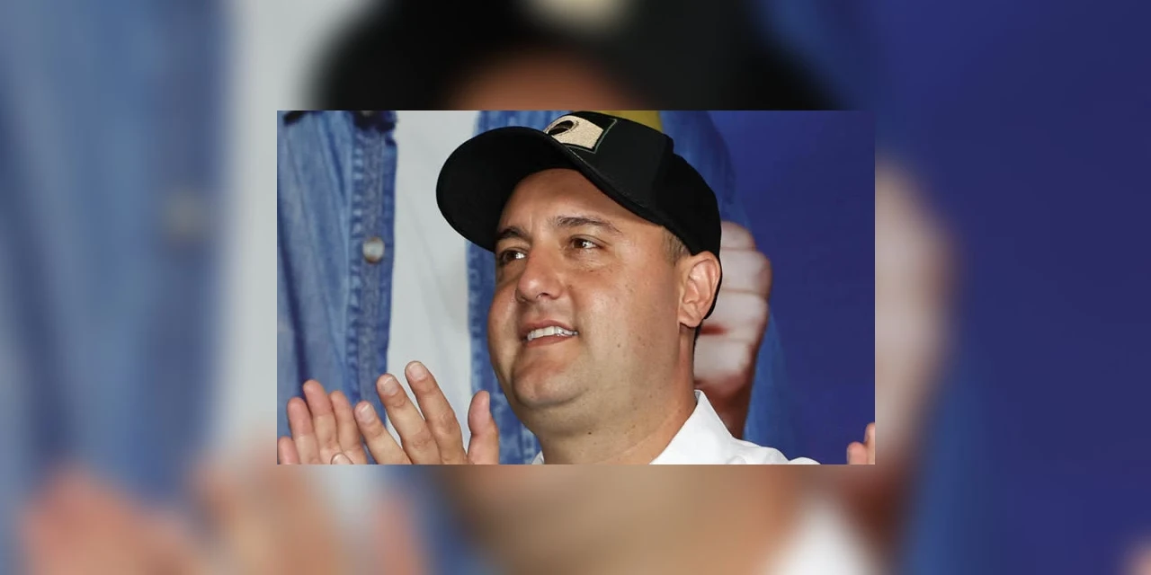 “Me justificar que estou de boné porque eu estava ficando careca”; diz Ratinho Jr