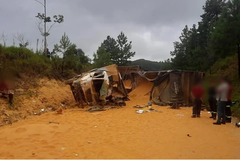 Acidente envolvendo caminhão de transporte rural deixa 4 mortos, em Tibagi