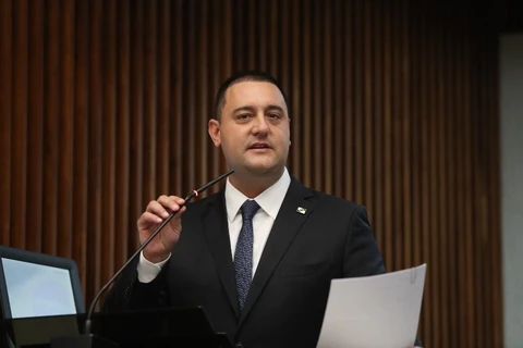 Na abertura dos trabalhos, governador entrega balanço de 2022 à Assembleia