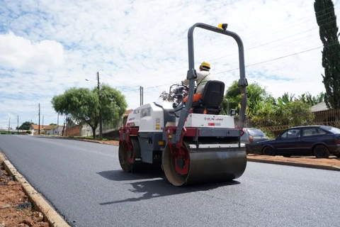 Prefeitura leva asfalto para ruas do Leila Maria e Jardim Esplanada