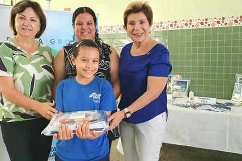 Ano letivo inicia com entrega de novos materiais escolares em PG