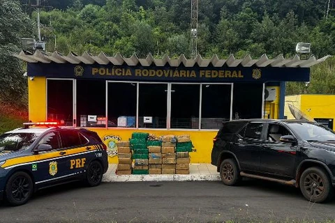 Homem é preso com 620 kg de maconha em carro roubado na BR-277, em Irati