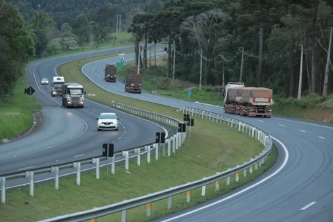 BRs 376 e 277 contarão com proibição de cargas pesadas durante a operação Carnaval no Paraná