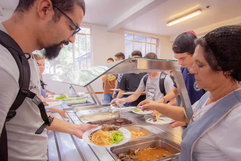 Após servir picanha para alunos próximo cardápio será camarão; diz UEPG