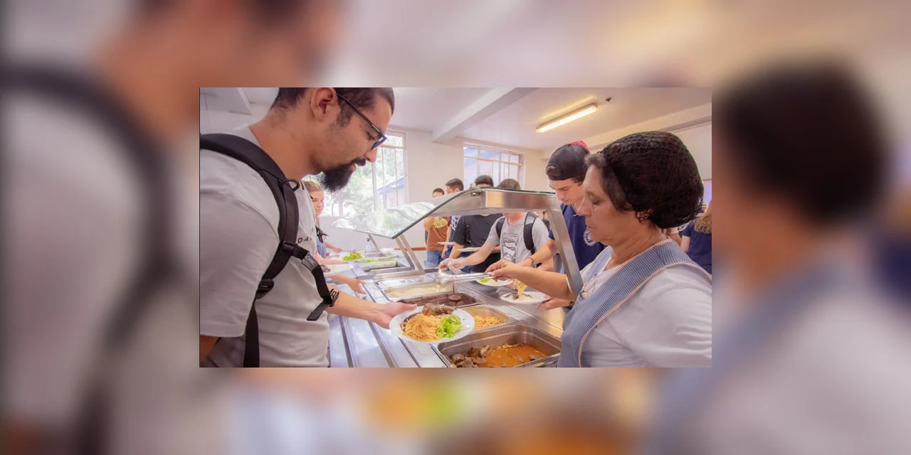 Após servir picanha para alunos próximo cardápio será camarão; diz UEPG