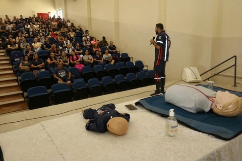 Prefeitura promove capacitação de professores da rede municipal sobre primeiros socorros