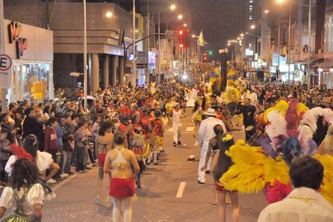 ‘Carnaval de Ponta Grossa: 200 anos de alegria e samba no pé’ movimenta a cidade a partir de sexta