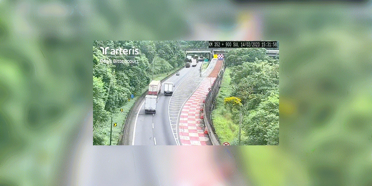 Vídeo – Caminhão carregado com carga de água de coco perde o freio e usa área de escape na BR-116