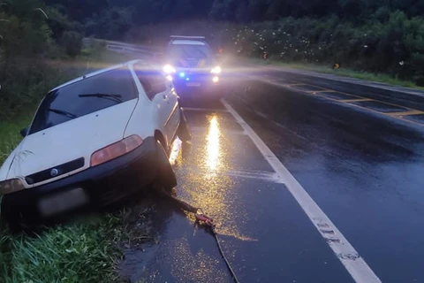 PRF apreende 3 mil maços de cigarros contrabandeados do Paraguai, em Imbituva