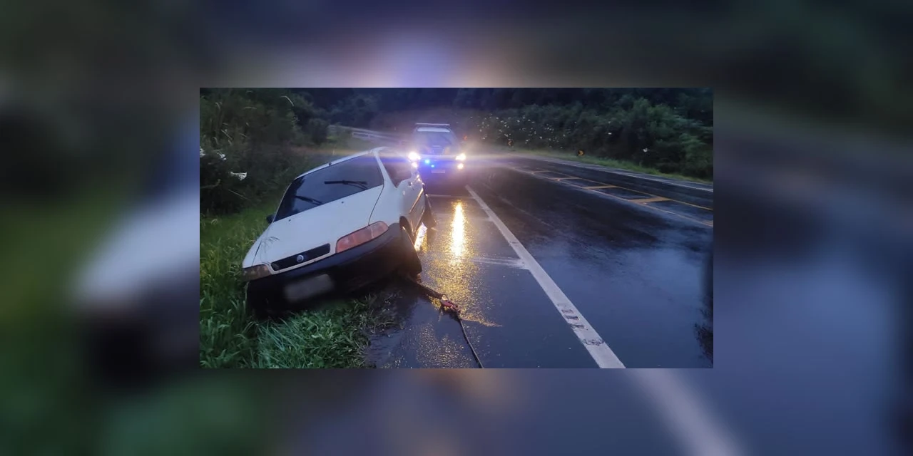 PRF apreende 3 mil maços de cigarros contrabandeados do Paraguai, em Imbituva