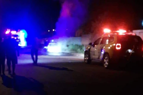 Homem tem carro queimado após se envolver em acidente grave em PG