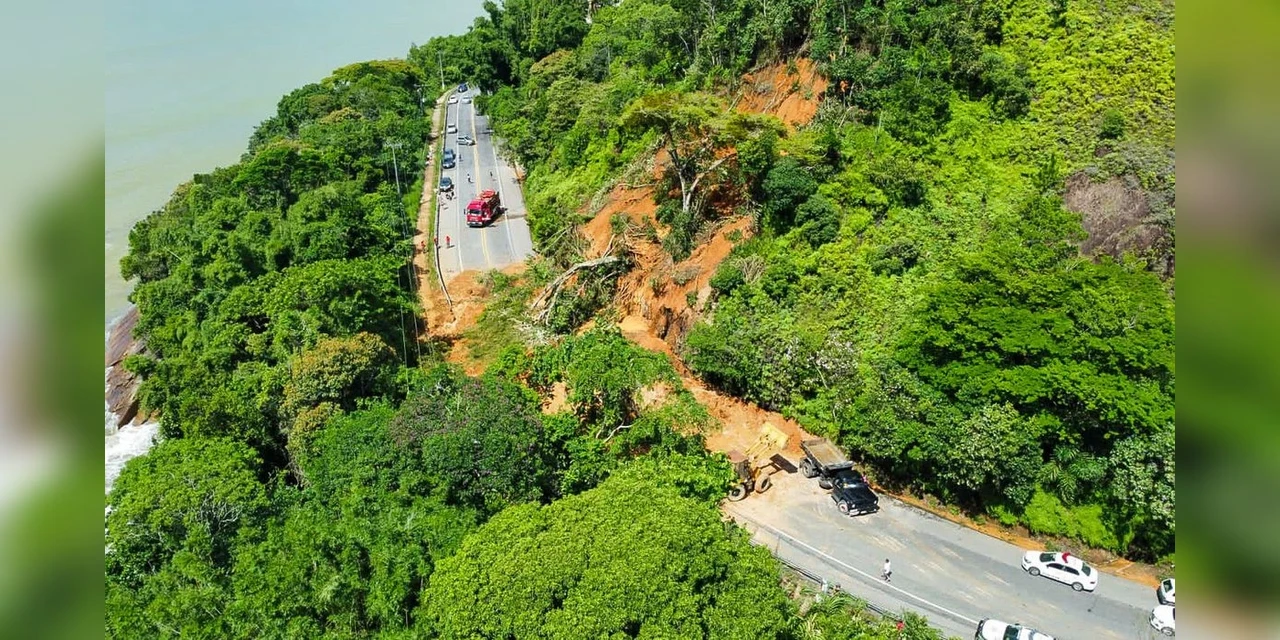 Lula visita áreas atingidas por temporais no litoral norte de SP