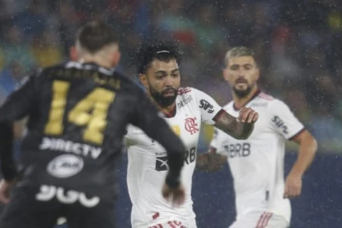 Flamengo perde para o Independiente Del Valle no jogo de ida da Recopa