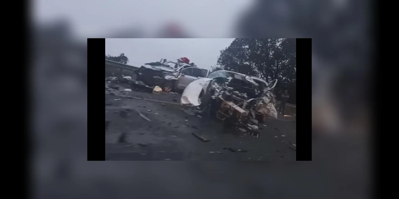 Colisão entre caminhão e dois carros faz uma vítima fatal e deixa 11 feridos em Teixeira Soares