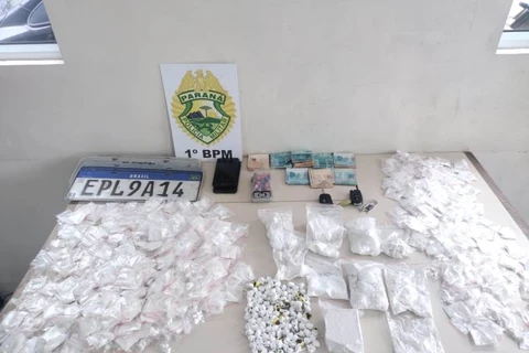 PM recupera veículo roubado e apreende grande quantidade de entorpecentes, em PG