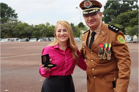 Vereadora Missionária Adriana é homenageada pela PM