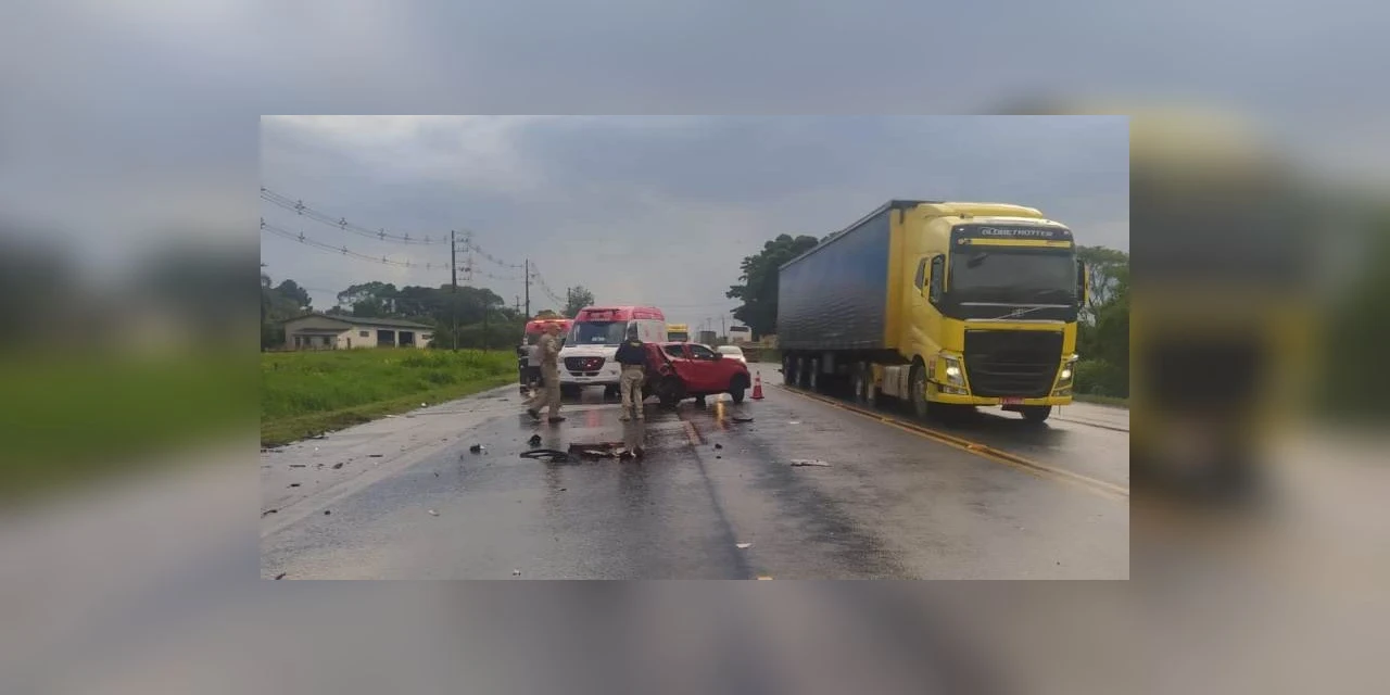 AGORA:  Corpo de Bombeiros atende acidente na Souza Naves, em PG
