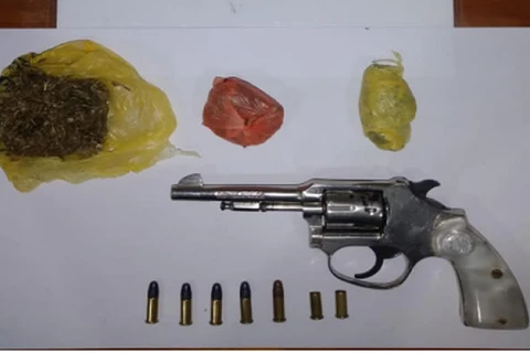 Homem é assassinado a tiros e suspeito do crime é preso, em Castro