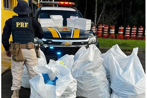 PRF apreende grande quantidade de eletrônicos na BR-277, em Guarapuava