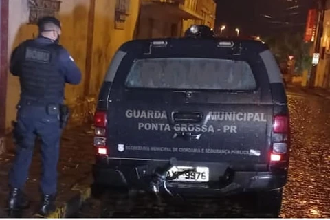 Mulher é internada em estado grave após ser esfaqueada pelo marido no centro de PG