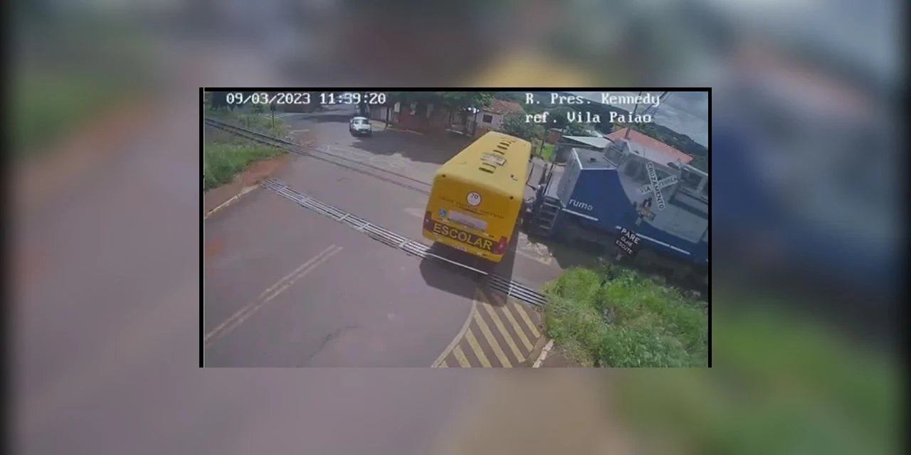 Terceira vítima de acidente entre ônibus da Apae e trem morre no hospital