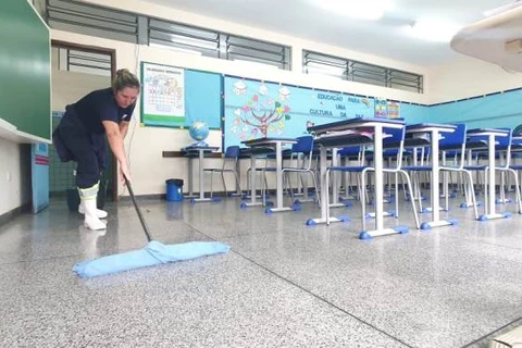 Prefeitura realiza serviços emergenciais em todas as escolas afetadas pela chuva