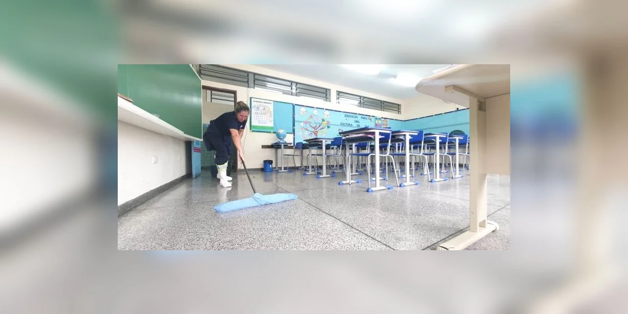 Prefeitura realiza serviços emergenciais em todas as escolas afetadas pela chuva