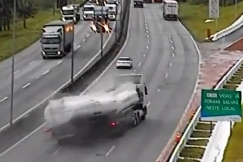 Vídeo – Caminhão carregado com óleo vegetal perde o freio e usa área de escape na BR-376