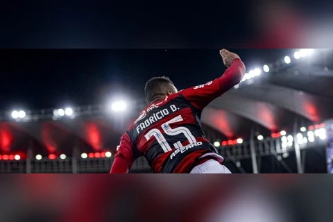 Flamengo ganha do Vasco por 3 a 2 no primeiro jogo da semifinal do Carioca