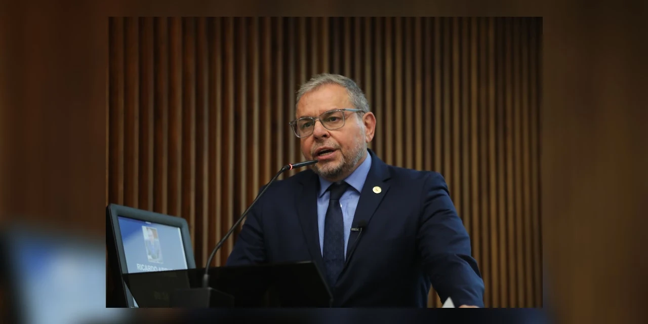 Deputado Ricardo Arruda é acusado de associação criminosa e desvio de dinheiro público