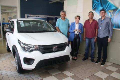 Prefeitura entrega carro e moto da campanha IPTU Premiado