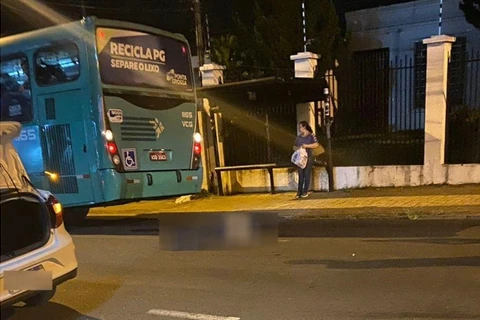 Homem morre atropelado por ônibus em Ponta Grossa