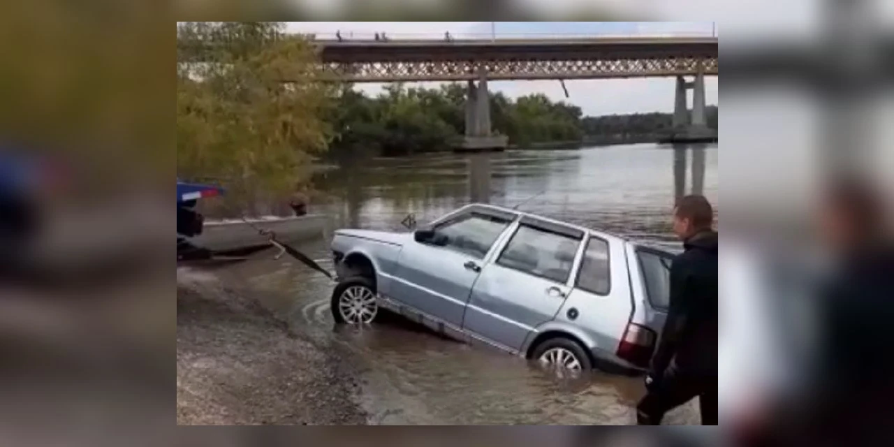 Carro é encontrado submerso no Rio Iguaçu; casal continua desaparecido