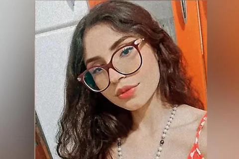 Jovem morre atropelada por caminhão após cair de moto, em Maringá